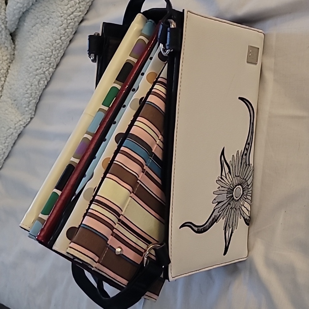 Michi Classic Purse w/ 7 shells